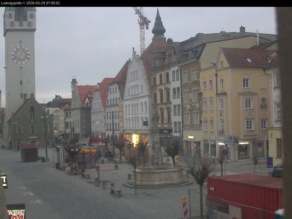 Archiv Foto Webcam Straubing: Blick auf den Stadtturm und Ludwigsplatz