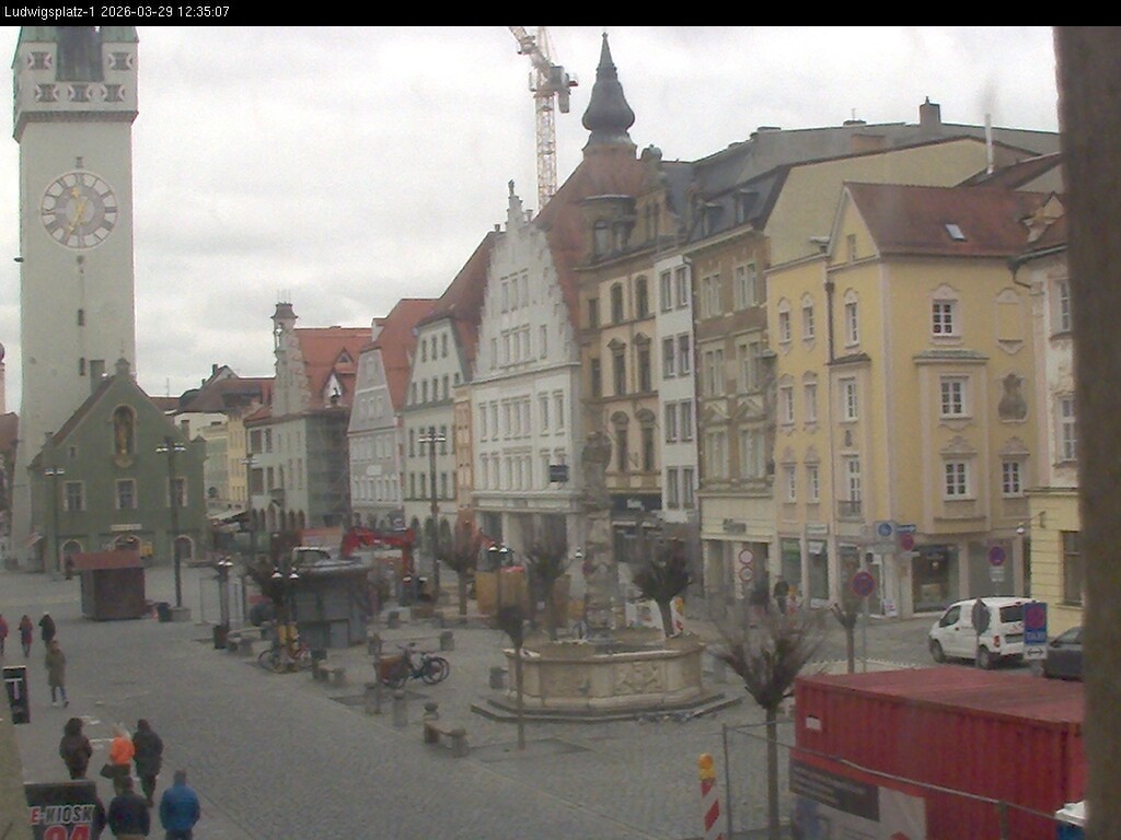 Archiv Foto Webcam Straubing: Blick auf den Stadtturm und Ludwigsplatz