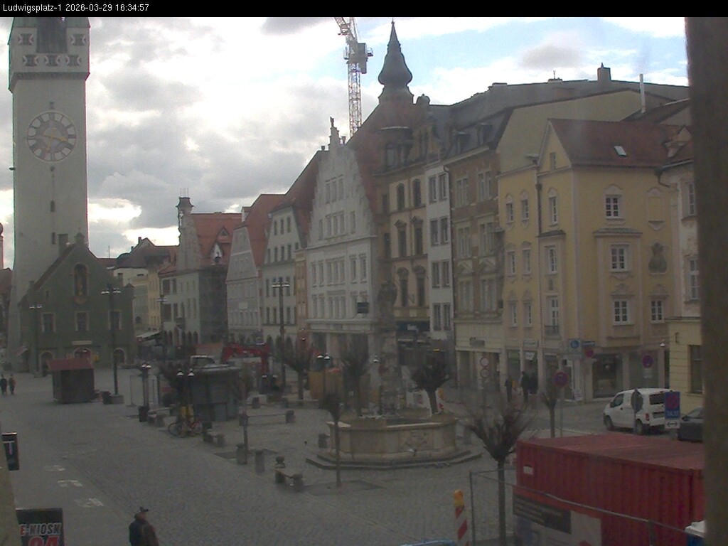 Archiv Foto Webcam Straubing: Blick auf den Stadtturm und Ludwigsplatz