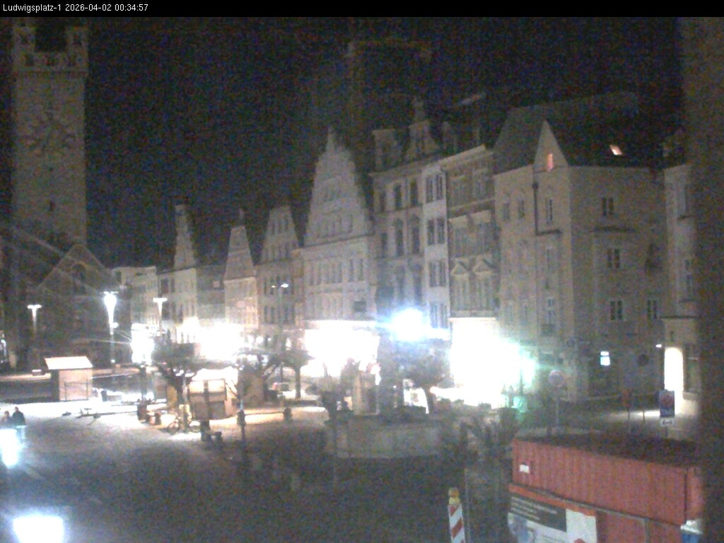 Archiv Foto Webcam Straubing: Blick auf den Stadtturm und Ludwigsplatz