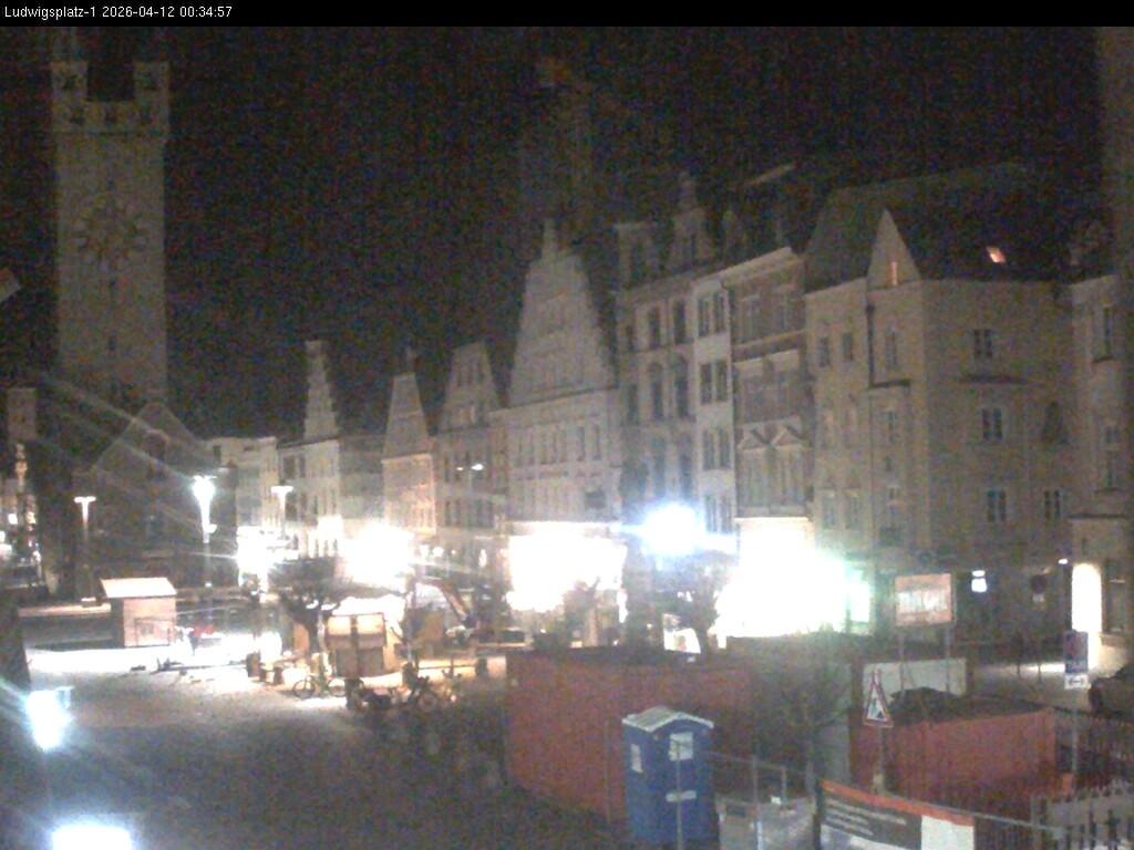 Archiv Foto Webcam Straubing: Blick auf den Stadtturm und Ludwigsplatz