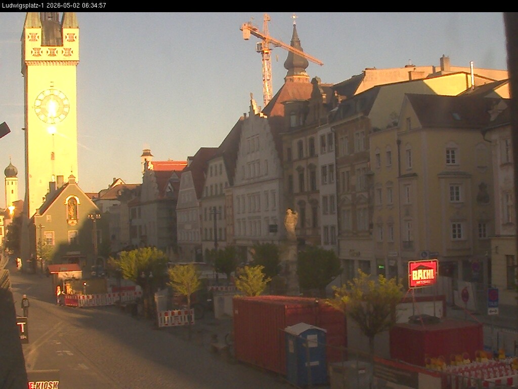 Archiv Foto Webcam Straubing: Blick auf den Stadtturm und Ludwigsplatz