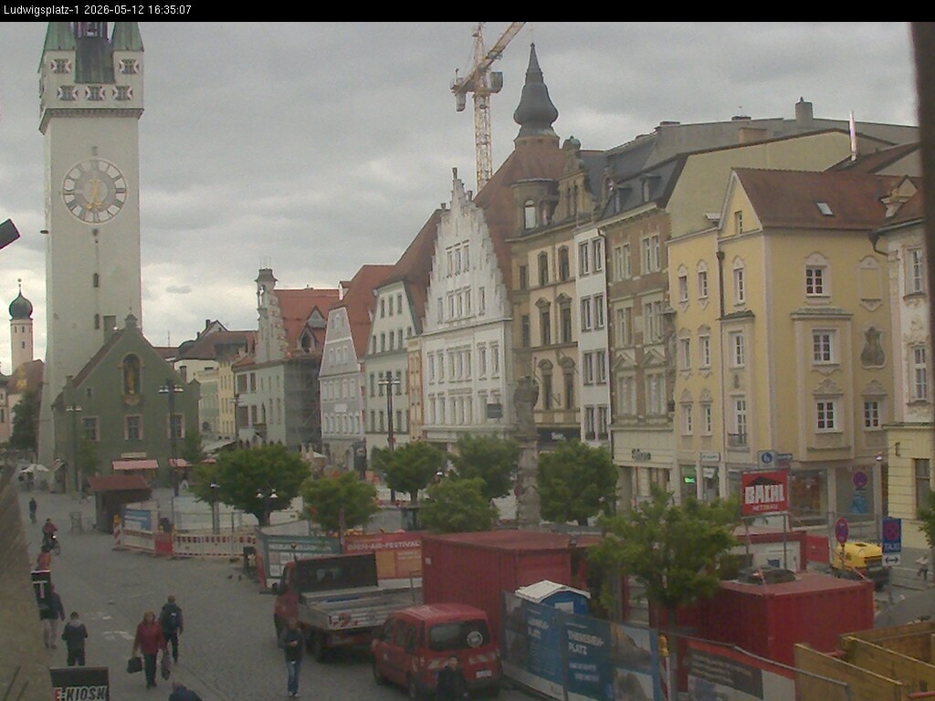 Archiv Foto Webcam Straubing: Blick auf den Stadtturm und Ludwigsplatz