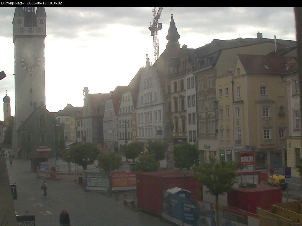 Archiv Foto Webcam Straubing: Blick auf den Stadtturm und Ludwigsplatz
