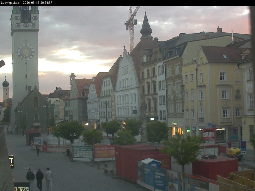 Archiv Foto Webcam Straubing: Blick auf den Stadtturm und Ludwigsplatz