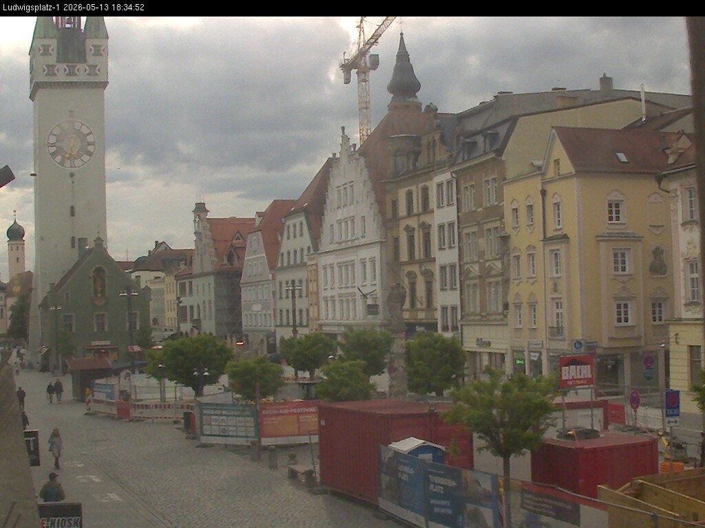 Archiv Foto Webcam Straubing: Blick auf den Stadtturm und Ludwigsplatz