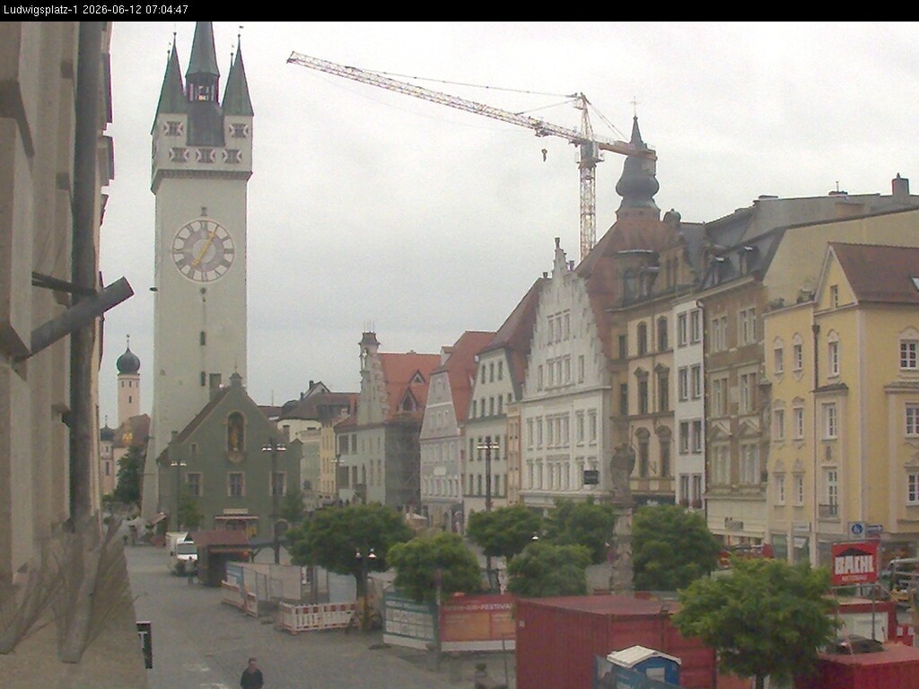 Archiv Foto Webcam Straubing: Blick auf den Stadtturm und Ludwigsplatz