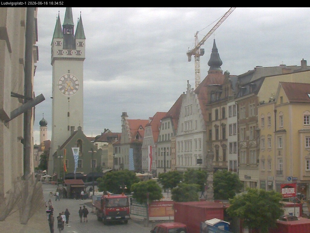 Archiv Foto Webcam Straubing: Blick auf den Stadtturm und Ludwigsplatz