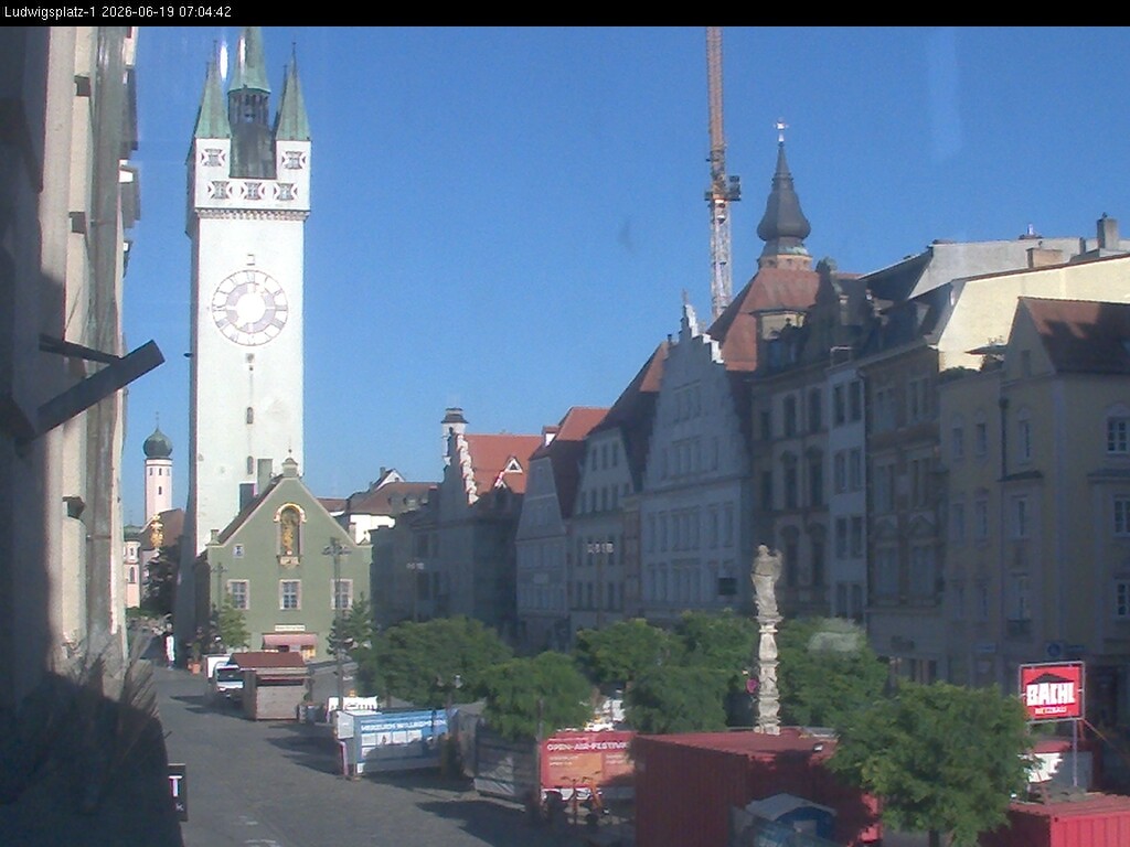 Archiv Foto Webcam Straubing: Blick auf den Stadtturm und Ludwigsplatz