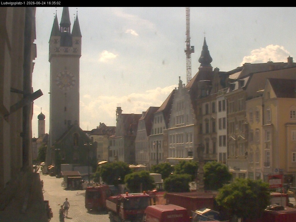 Archiv Foto Webcam Straubing: Blick auf den Stadtturm und Ludwigsplatz