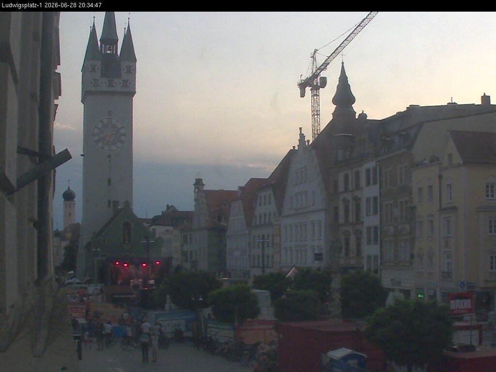Archiv Foto Webcam Straubing: Blick auf den Stadtturm und Ludwigsplatz