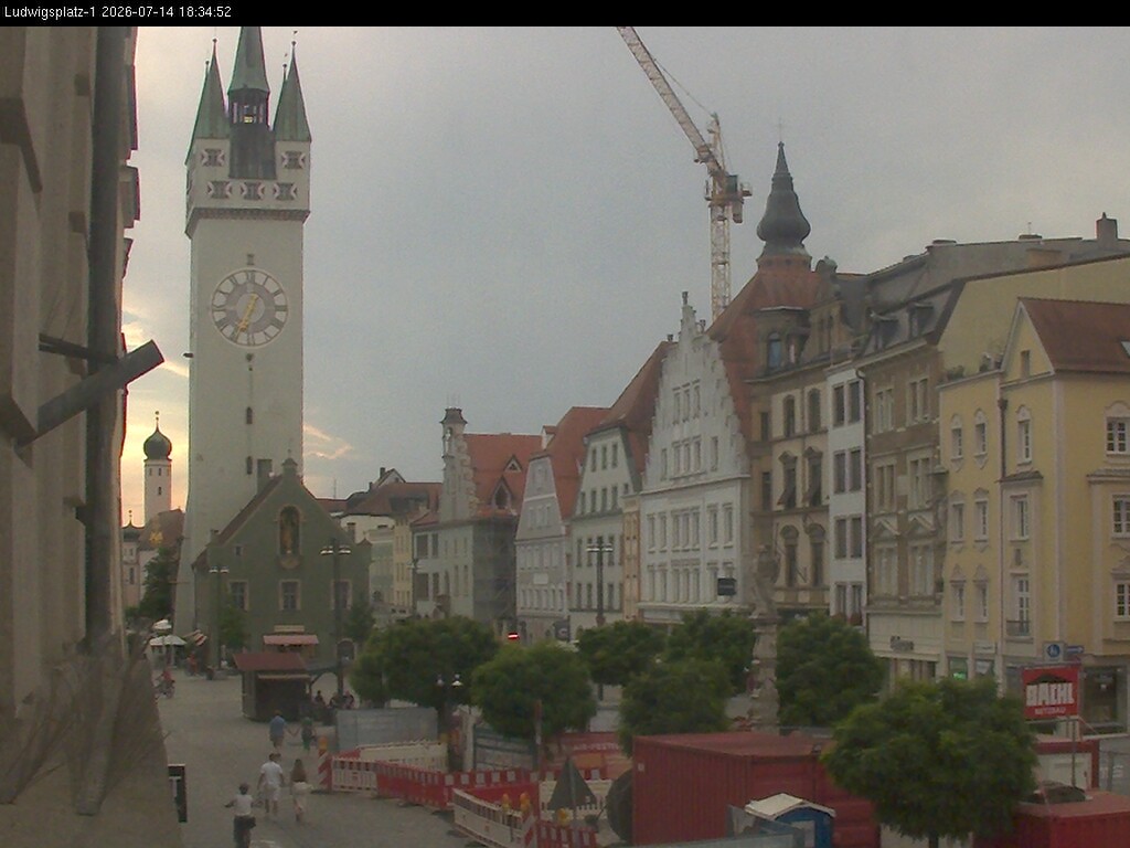 Archiv Foto Webcam Straubing: Blick auf den Stadtturm und Ludwigsplatz