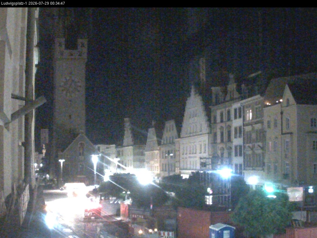 Archiv Foto Webcam Straubing: Blick auf den Stadtturm und Ludwigsplatz