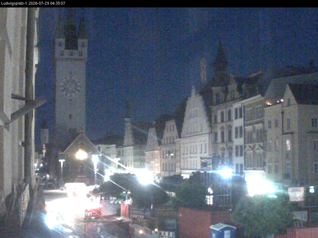 Archiv Foto Webcam Straubing: Blick auf den Stadtturm und Ludwigsplatz