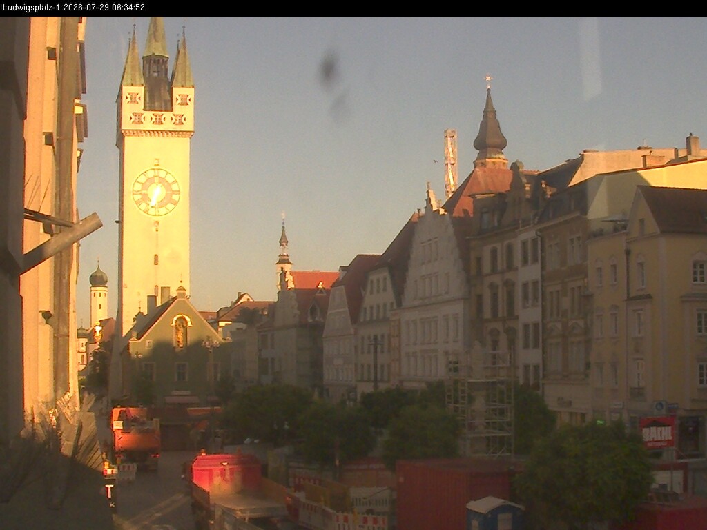 Archiv Foto Webcam Straubing: Blick auf den Stadtturm und Ludwigsplatz