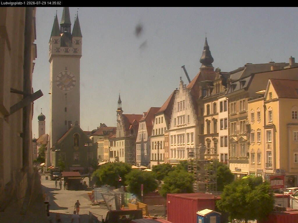 Archiv Foto Webcam Straubing: Blick auf den Stadtturm und Ludwigsplatz
