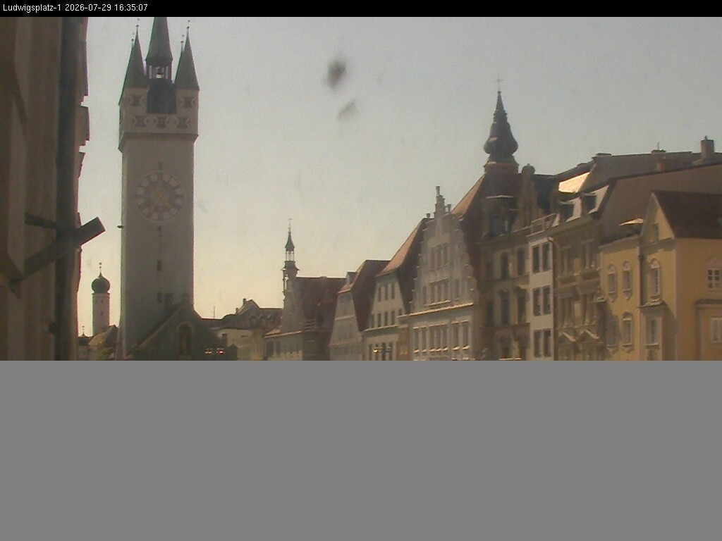 Archiv Foto Webcam Straubing: Blick auf den Stadtturm und Ludwigsplatz