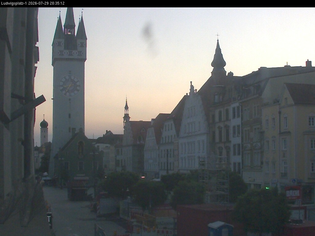 Archiv Foto Webcam Straubing: Blick auf den Stadtturm und Ludwigsplatz