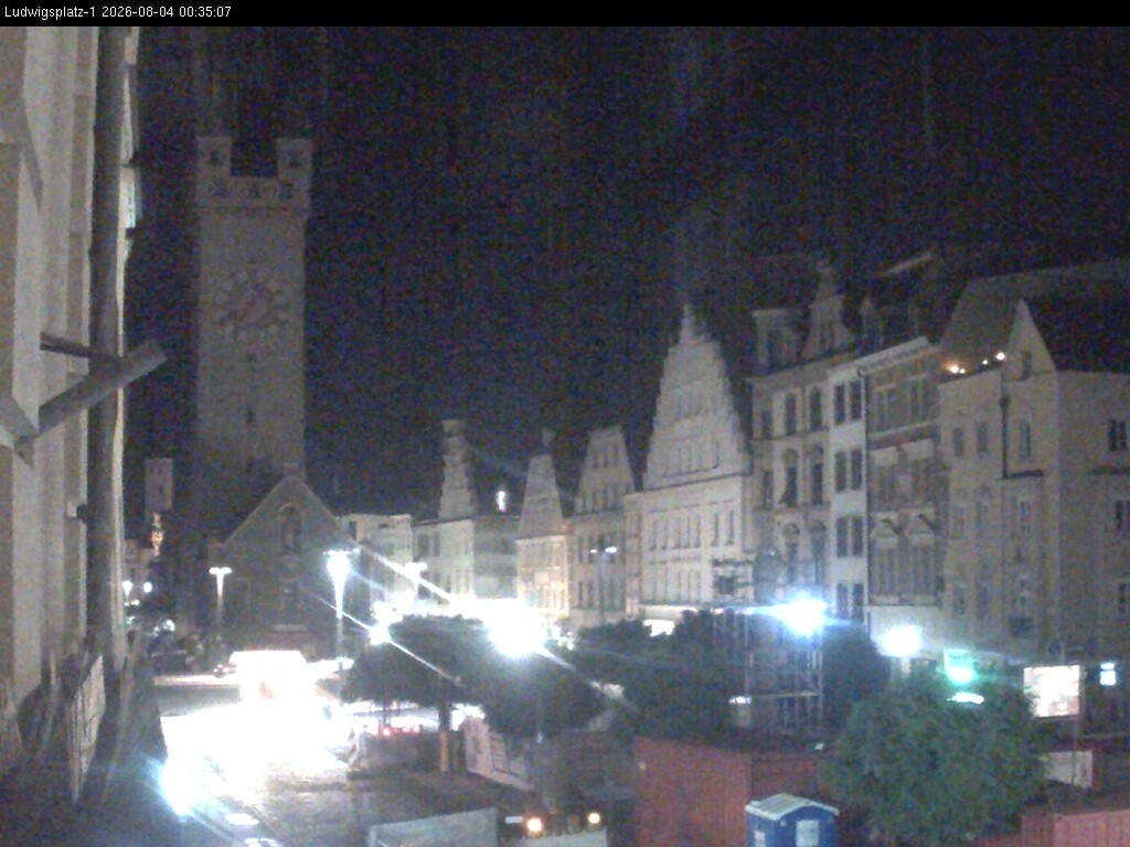 Archiv Foto Webcam Straubing: Blick auf den Stadtturm und Ludwigsplatz