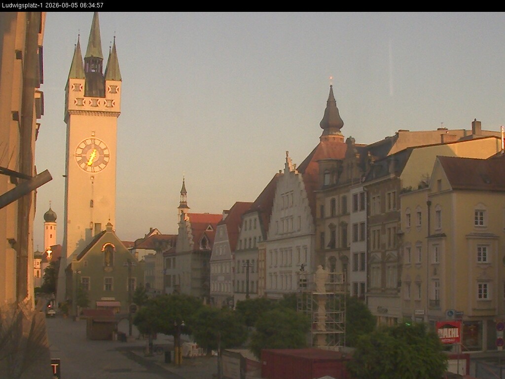 Archiv Foto Webcam Straubing: Blick auf den Stadtturm und Ludwigsplatz