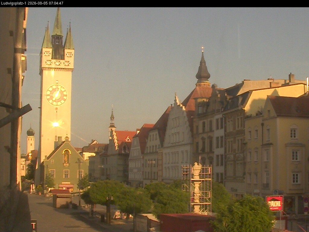 Archiv Foto Webcam Straubing: Blick auf den Stadtturm und Ludwigsplatz