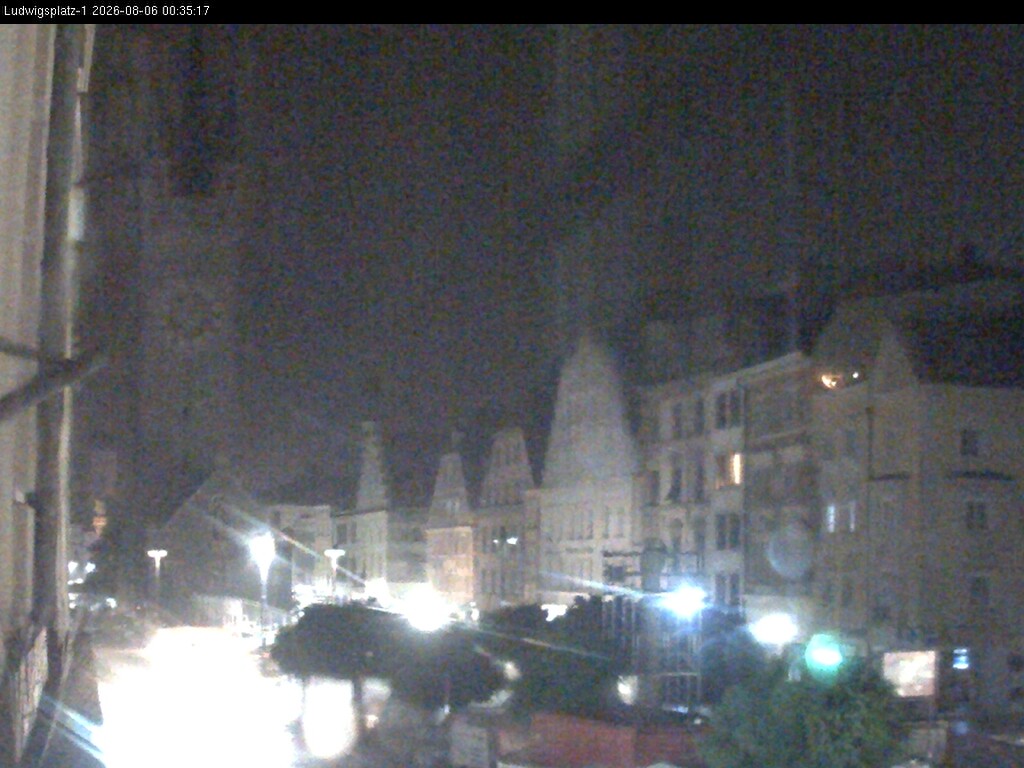 Archiv Foto Webcam Straubing: Blick auf den Stadtturm und Ludwigsplatz