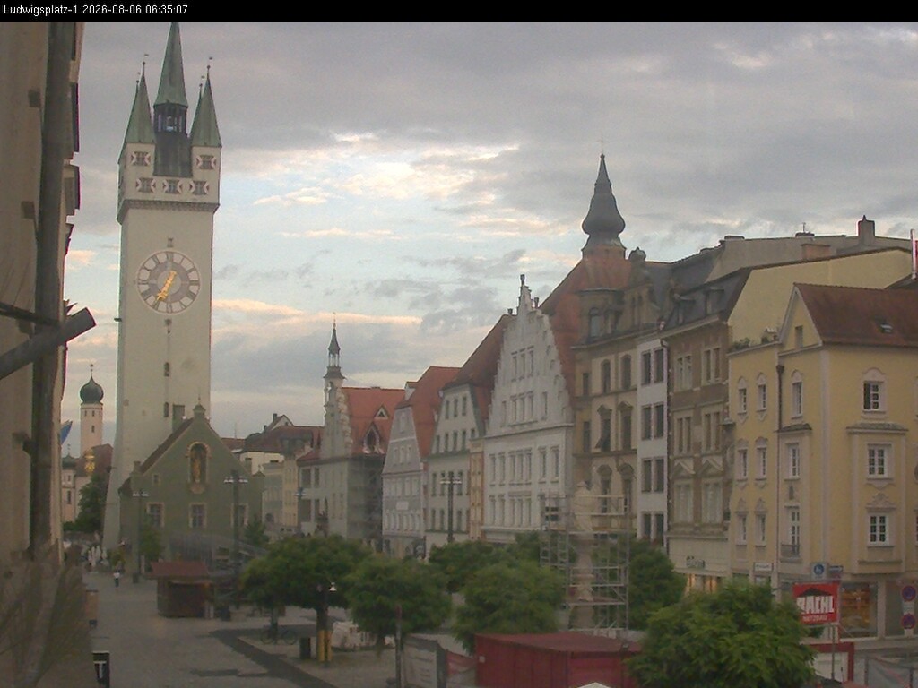 Archiv Foto Webcam Straubing: Blick auf den Stadtturm und Ludwigsplatz