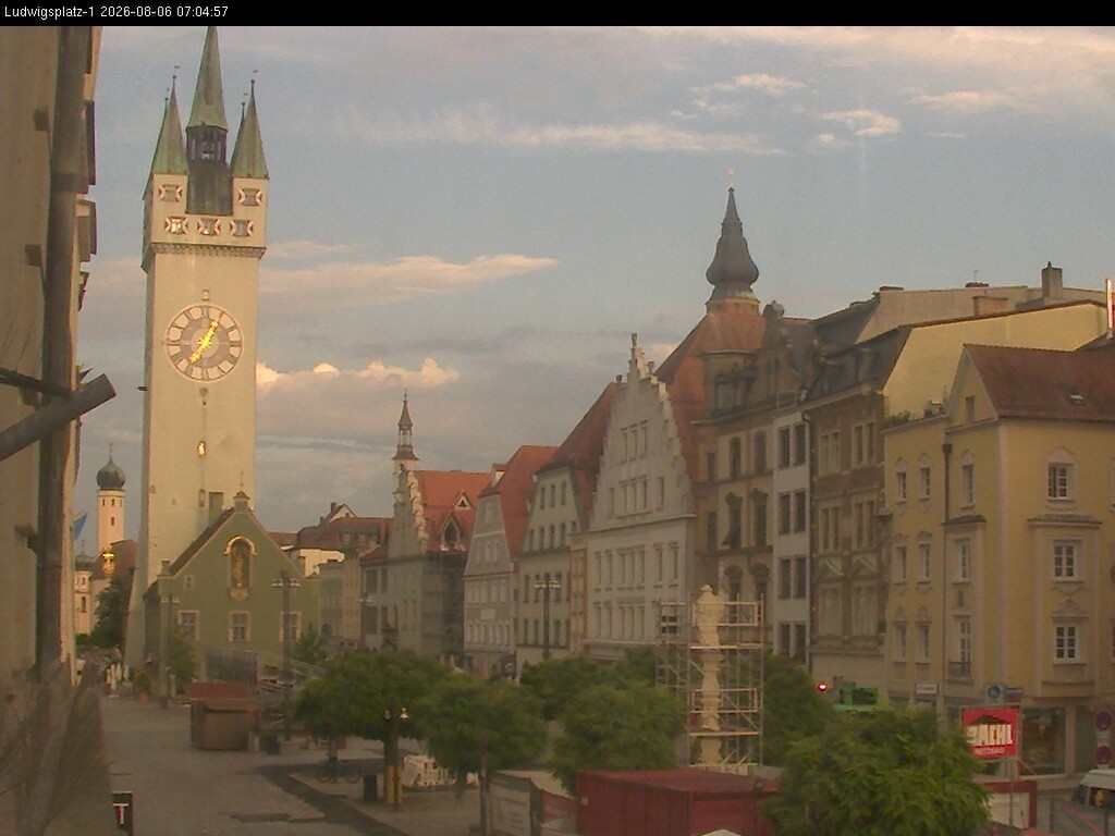 Archiv Foto Webcam Straubing: Blick auf den Stadtturm und Ludwigsplatz
