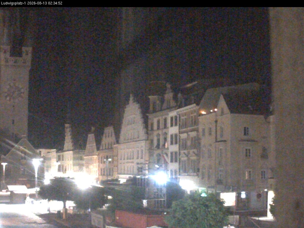 Archiv Foto Webcam Straubing: Blick auf den Stadtturm und Ludwigsplatz