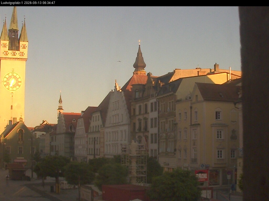 Archiv Foto Webcam Straubing: Blick auf den Stadtturm und Ludwigsplatz