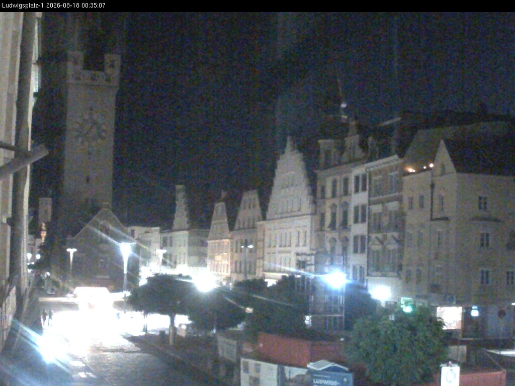 Archiv Foto Webcam Straubing: Blick auf den Stadtturm und Ludwigsplatz