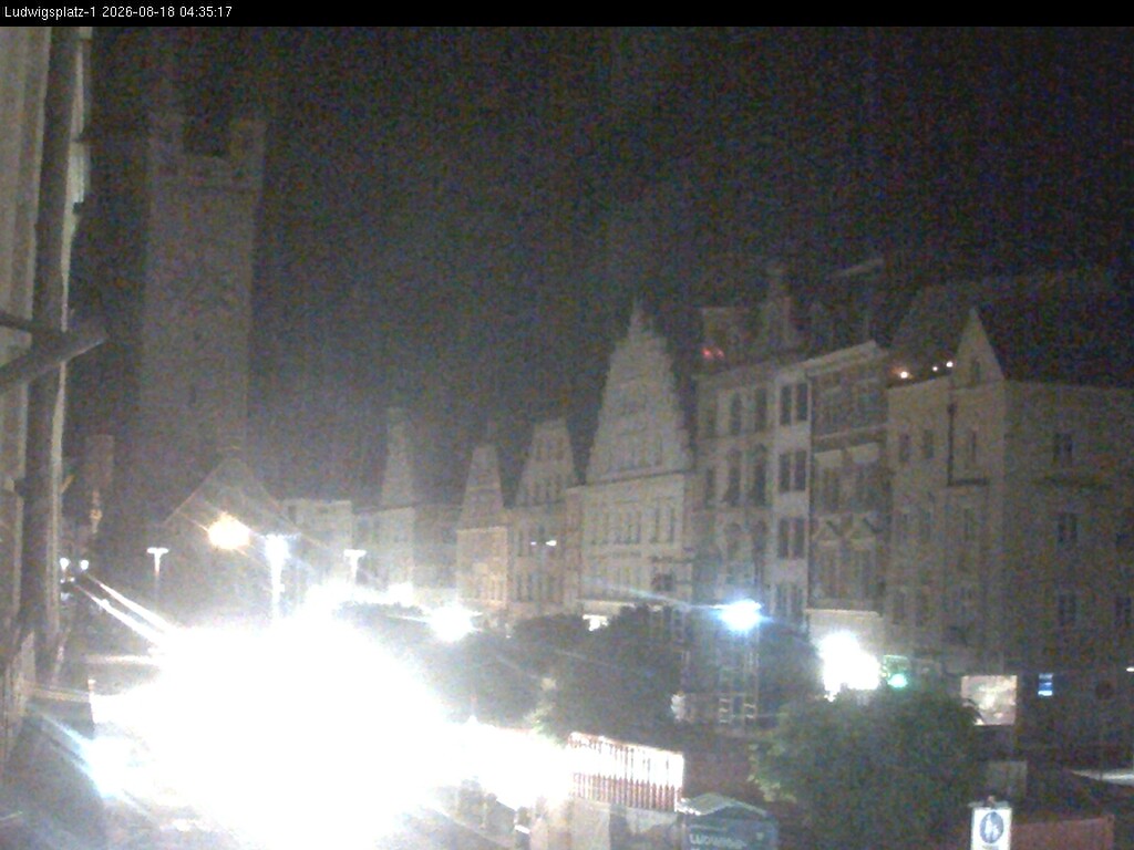 Archiv Foto Webcam Straubing: Blick auf den Stadtturm und Ludwigsplatz