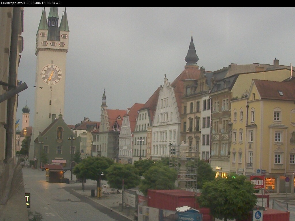 Archiv Foto Webcam Straubing: Blick auf den Stadtturm und Ludwigsplatz