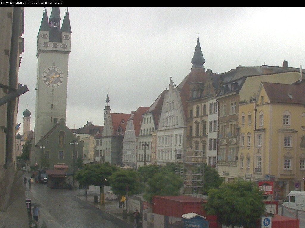 Archiv Foto Webcam Straubing: Blick auf den Stadtturm und Ludwigsplatz