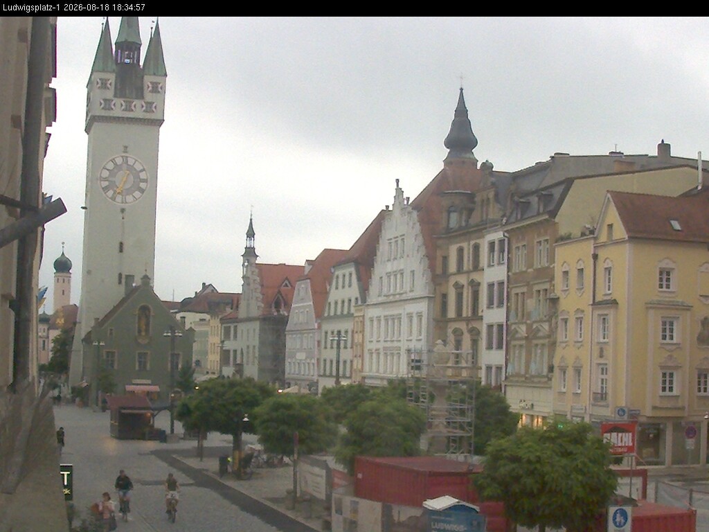 Archiv Foto Webcam Straubing: Blick auf den Stadtturm und Ludwigsplatz