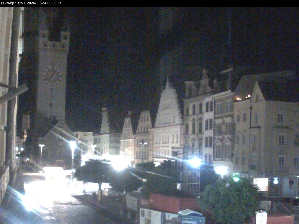 Archiv Foto Webcam Straubing: Blick auf den Stadtturm und Ludwigsplatz