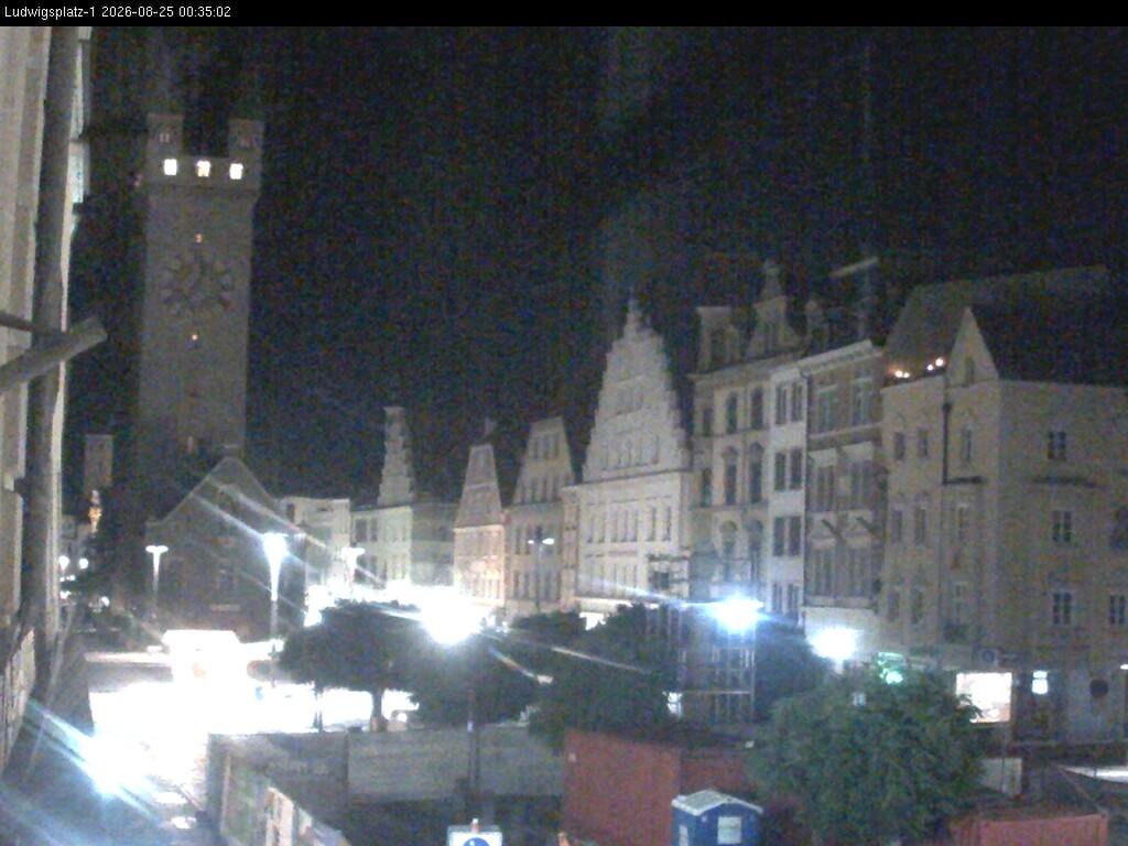 Archiv Foto Webcam Straubing: Blick auf den Stadtturm und Ludwigsplatz