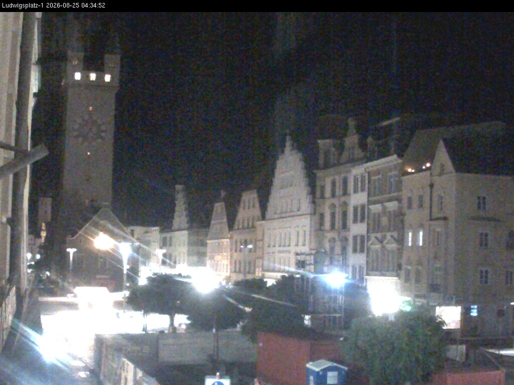 Archiv Foto Webcam Straubing: Blick auf den Stadtturm und Ludwigsplatz