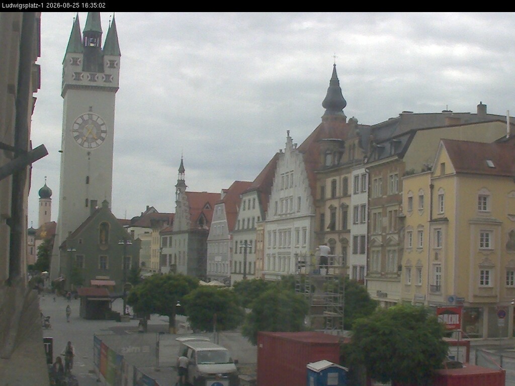Archiv Foto Webcam Straubing: Blick auf den Stadtturm und Ludwigsplatz