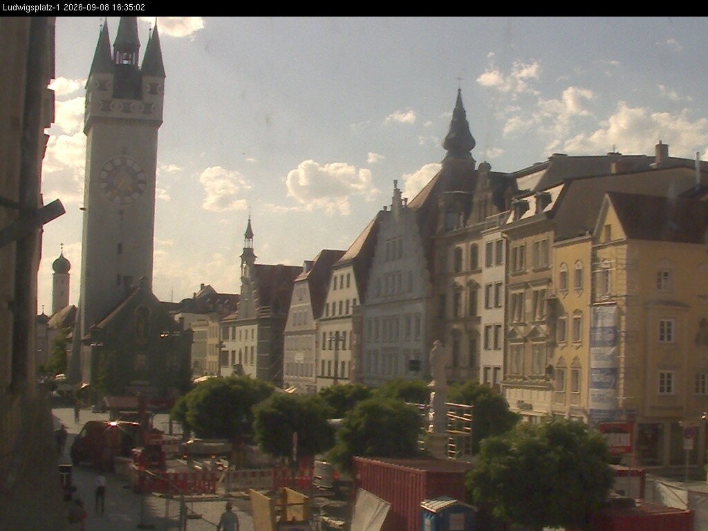 Archiv Foto Webcam Straubing: Blick auf den Stadtturm und Ludwigsplatz
