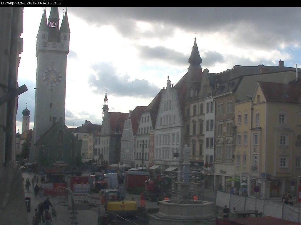 Archiv Foto Webcam Straubing: Blick auf den Stadtturm und Ludwigsplatz