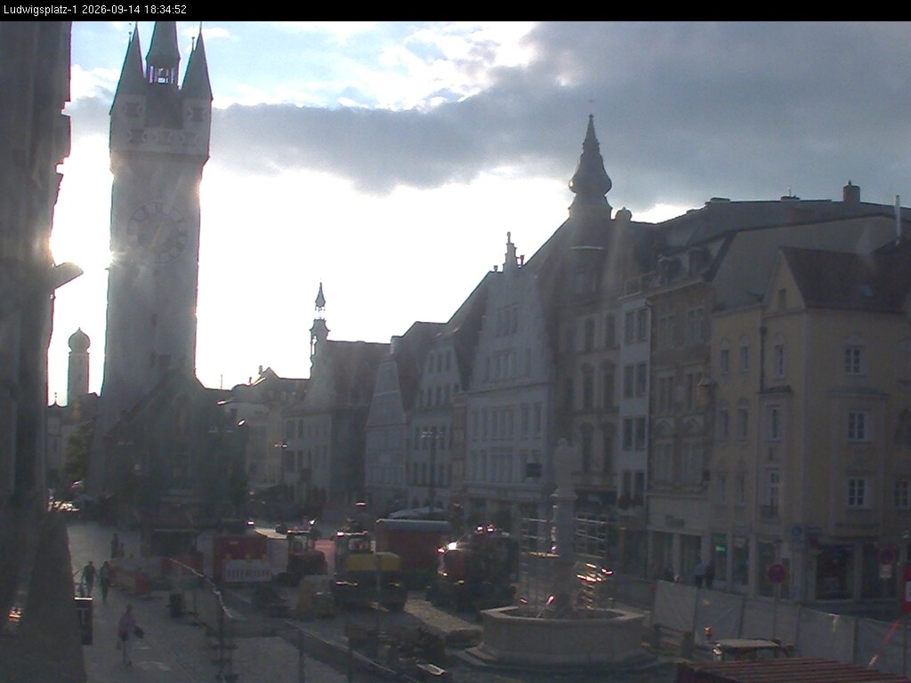 Archiv Foto Webcam Straubing: Blick auf den Stadtturm und Ludwigsplatz