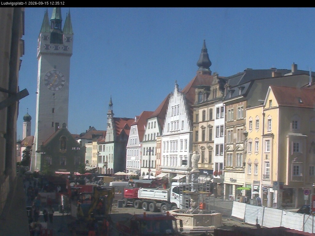 Archiv Foto Webcam Straubing: Blick auf den Stadtturm und Ludwigsplatz