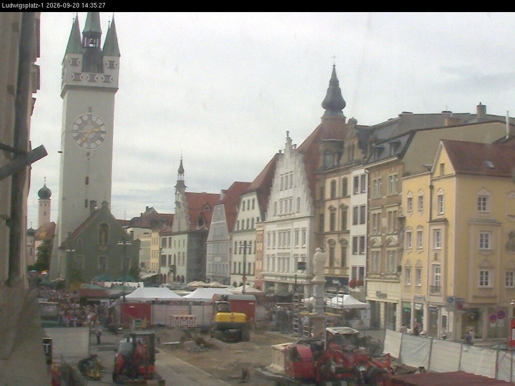 Archiv Foto Webcam Straubing: Blick auf den Stadtturm und Ludwigsplatz