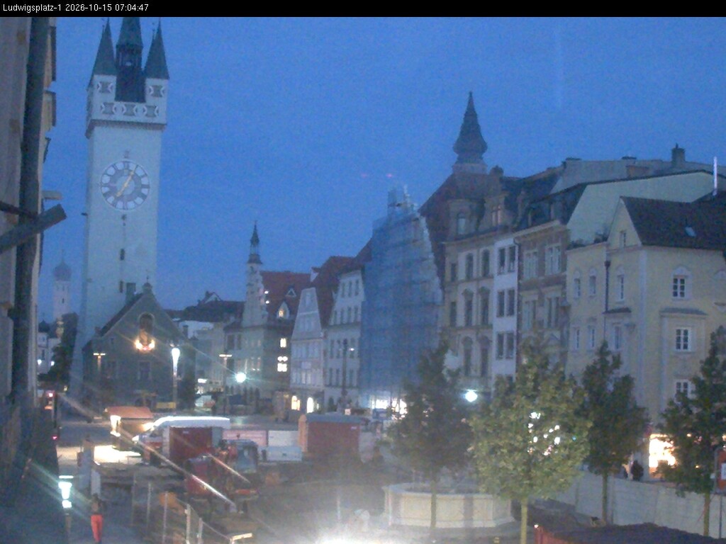 Archiv Foto Webcam Straubing: Blick auf den Stadtturm und Ludwigsplatz