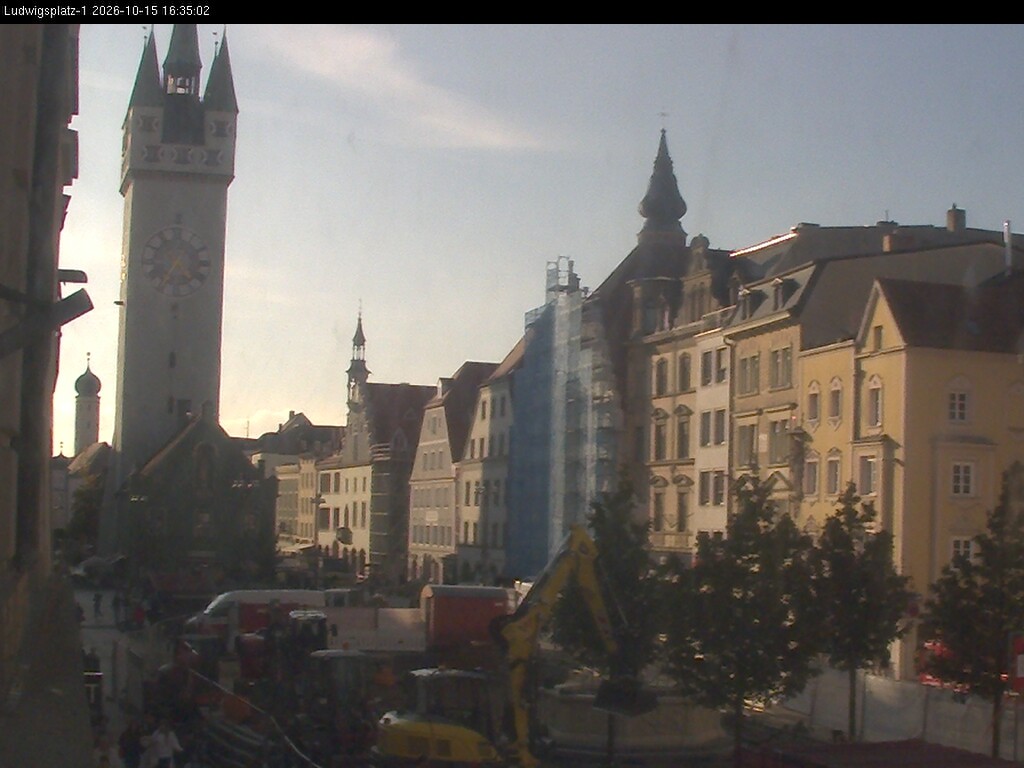 Archiv Foto Webcam Straubing: Blick auf den Stadtturm und Ludwigsplatz