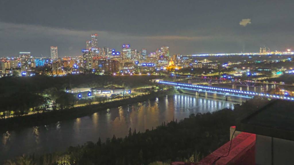 Archived image Webcam Edmonton: View Skyline