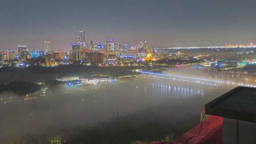 Archived image Webcam Edmonton: View Skyline