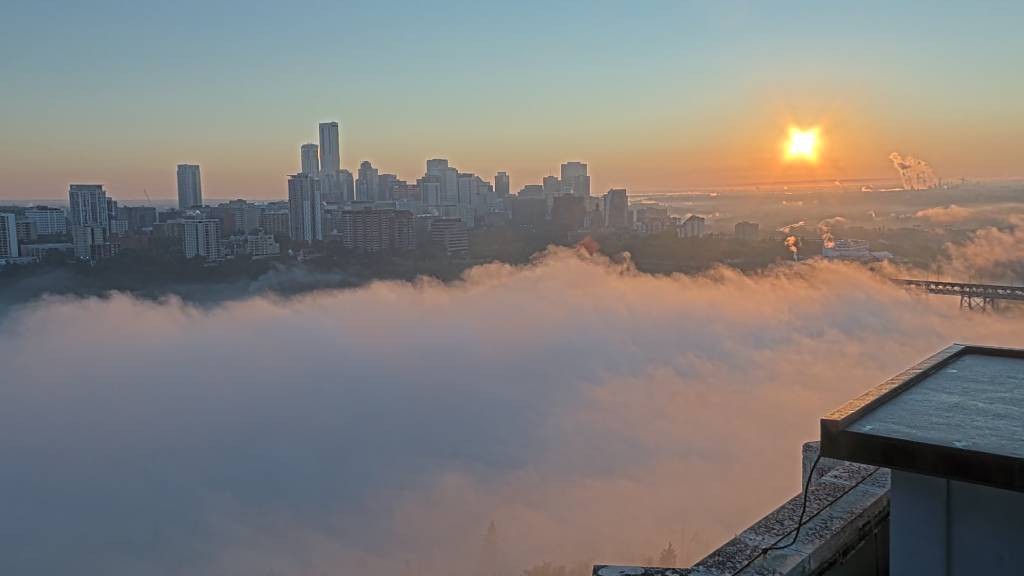 Archived image Webcam Edmonton: View Skyline
