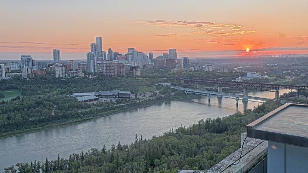 Archived image Webcam Edmonton: View Skyline